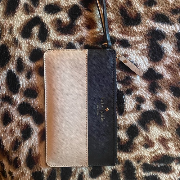 kate spade Handbags - 🌟KATE SPADE WRISTLET